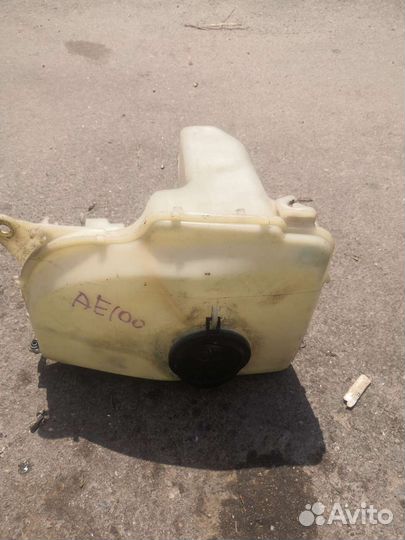 Бачок омывателя toyota corolla 100 110