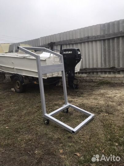 Подставка под лодочный мотор