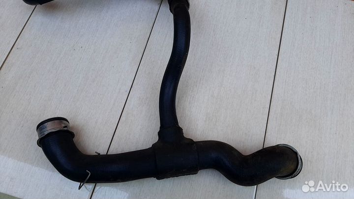 Патрубок радиатора нижний Mercedes C-Class W203