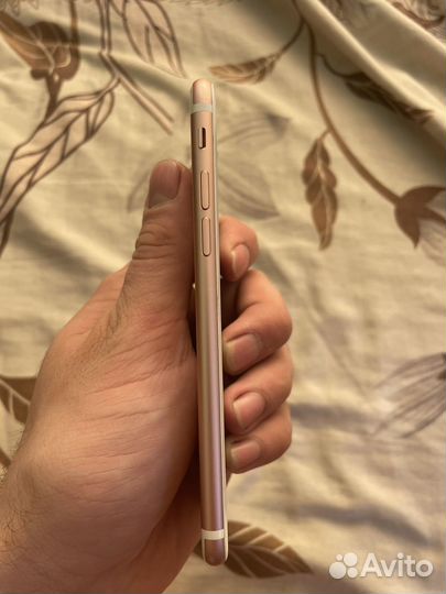 Телефон iPhone 7