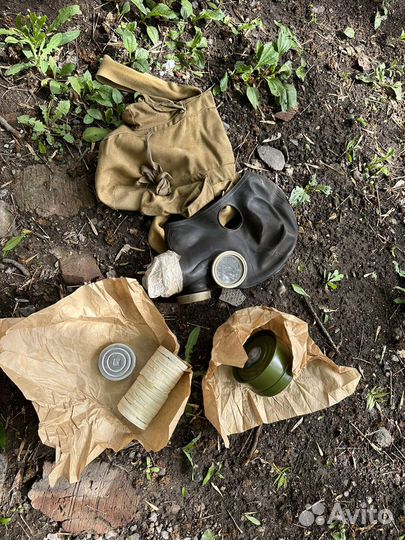Противогаз ссср/резиновый плащ ссср/химзащита