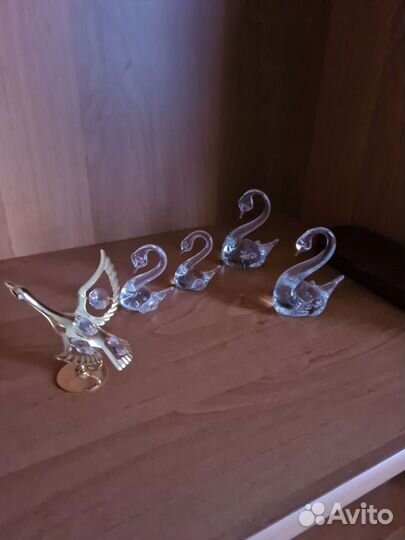 Статуэтки лебеди