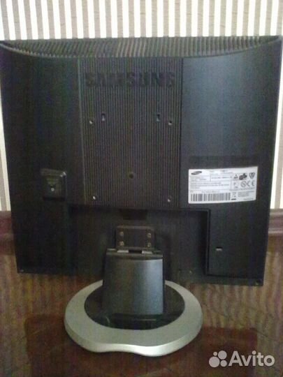 Монитор Samsung SyncMaster 713BM со звуком