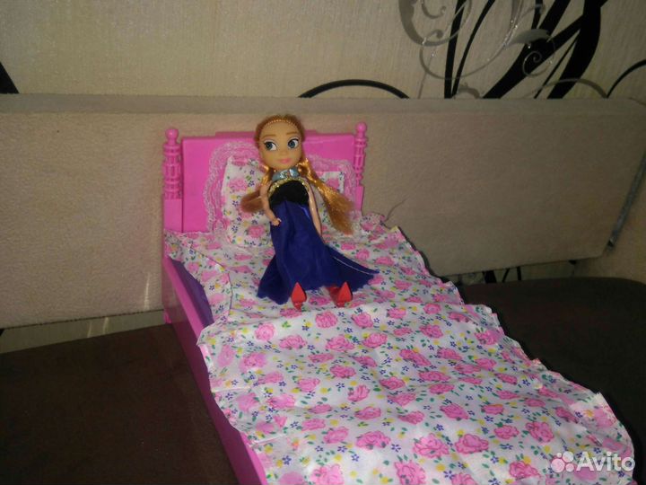 Кровать для кукол барби