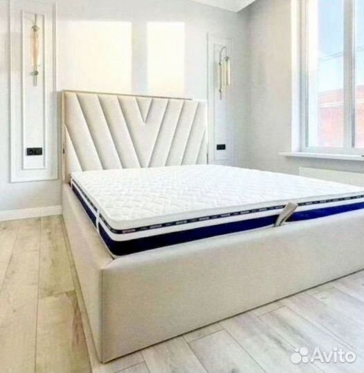 Белая кровать