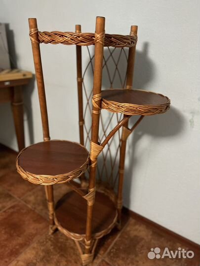 Подставка для цветов плетеная