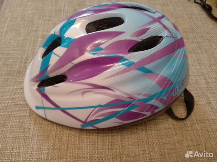 Коньки и шлем защитный