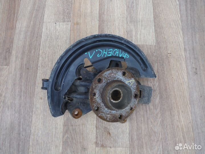 Кулак поворотный левый Renault Fluence 2012