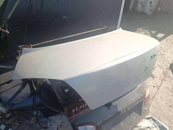Крышка багажника kia rio 1 2001 год седан