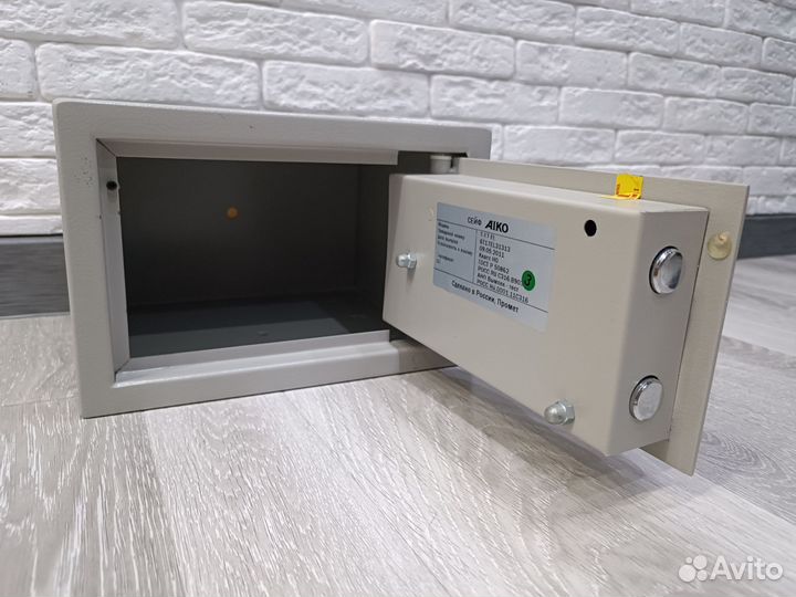 Сейф металлический