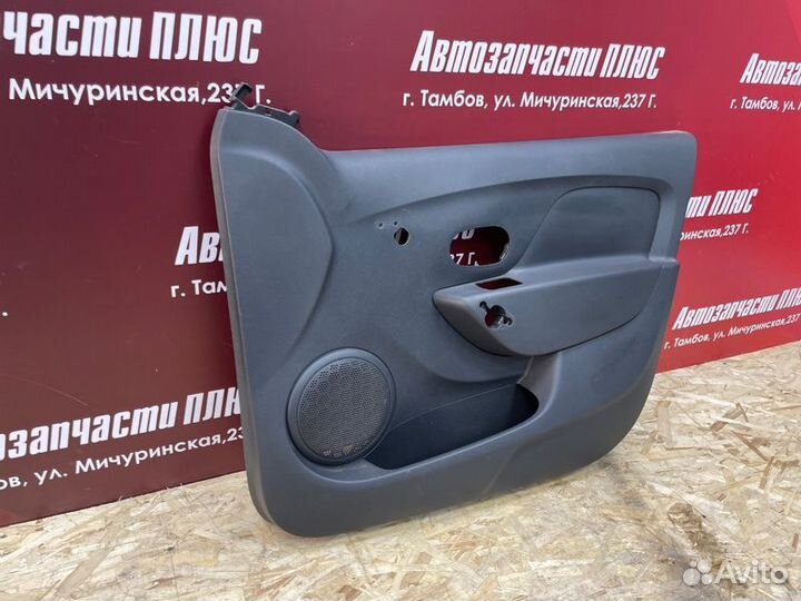 Обшивка боковой двери передняя правая Renault