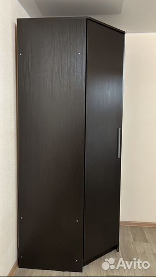 Угловой шкаф