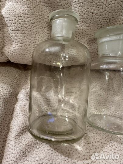 Пустая бутылка и банка