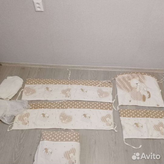 Бортики в кроватку с балдахином