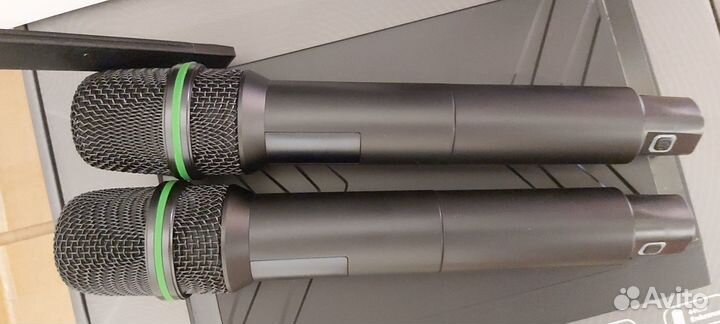 Вокальные радиомикрофоны 2шт.с одной базой