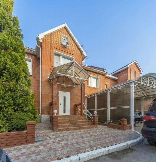 Дом 272 м² на участке 2,8 сот.