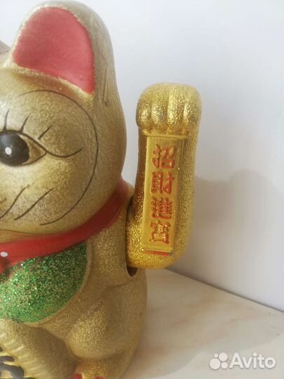 Кот с лапкой, статуэтка кошки, машущий кот