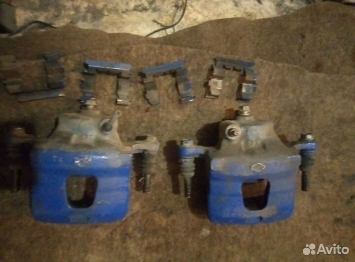 Суппорта перед Nissan Cefiro Maxima A32 I30