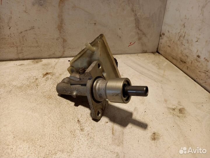 Главный тормозной цилиндр Mercedes-Benz C-Класс