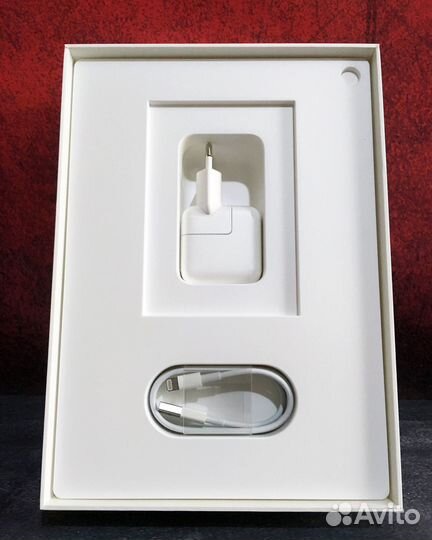 iPad Pro 9.7 цвет белый, полный комплект