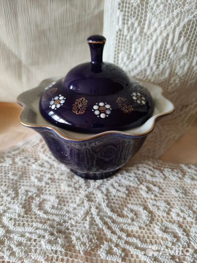 Предметы из синего фарфора