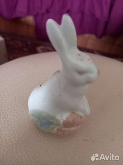 Зайцы -фарфоровые статуетки