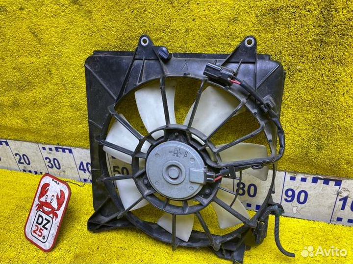 Диффузор радиатора передний правый Honda Fit