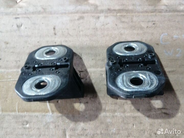 Петля замка двери Mercedes-Benz C-Класс W203