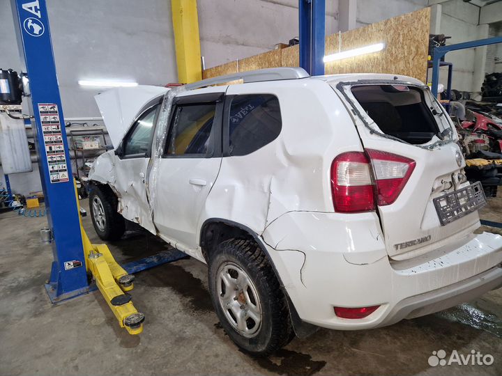 В разборе Nissan Terrano 3 D10 2.0л мт 4WD 29т.км