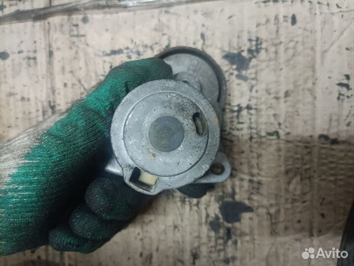 Натяжитель ремня генератора