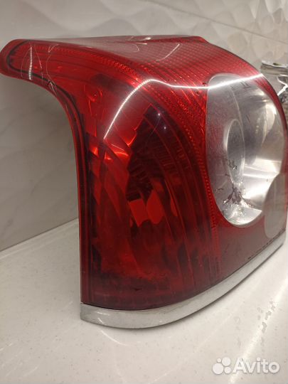 Задний левый фонарь toyota avensis 2006-08 л.руль