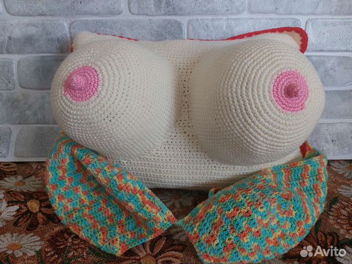 Подушка грудь (свяжу на заказ)