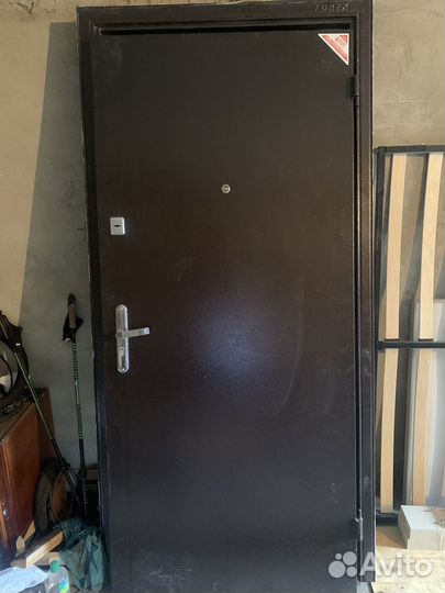 Дверь входная металлическая бу