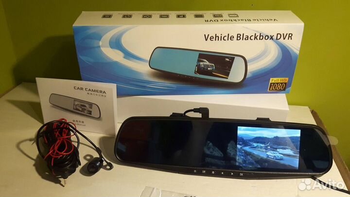 Зеркало с видеорегистратором и камерой