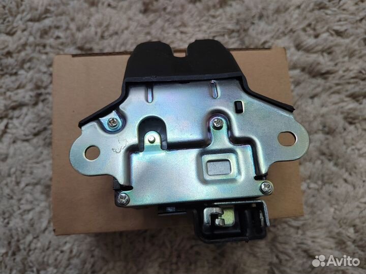 Замок багажника Hyundai Solaris 2 Kia Rio 4