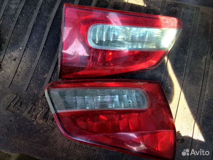 Задние фонари Нисан Вингроуд