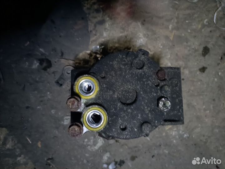 Компрессор кондиционера Volvo S60 s80 2.5I