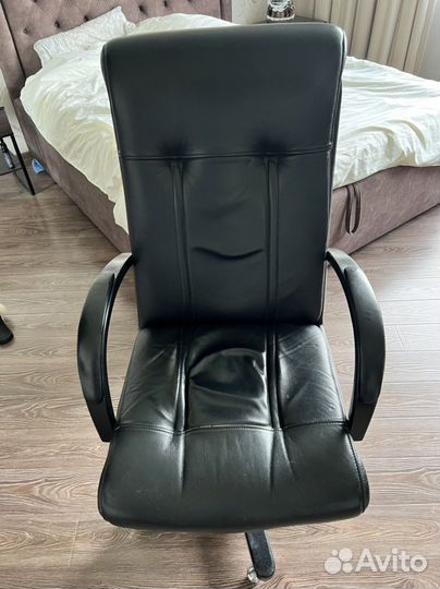 Кресло кожаное