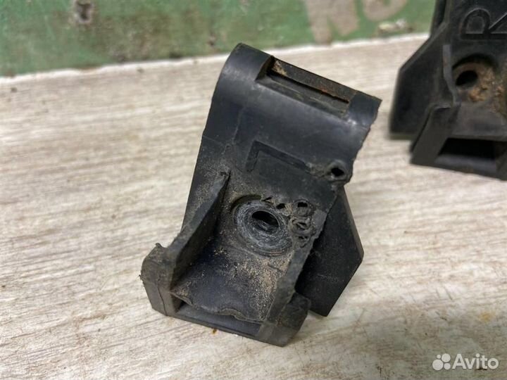 Направляющая бампера Опель Вектра Б