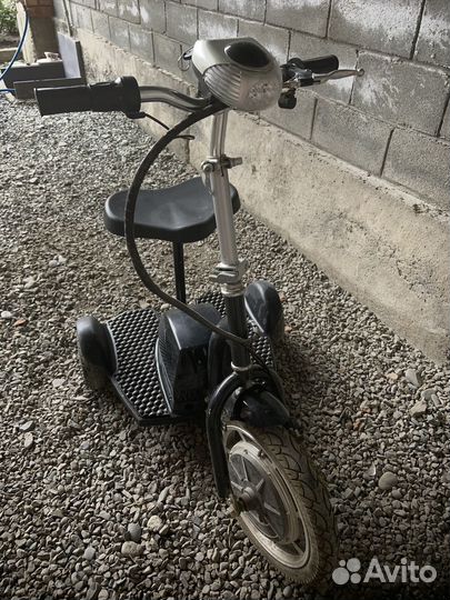 Трёх колёсный электрический самокат
