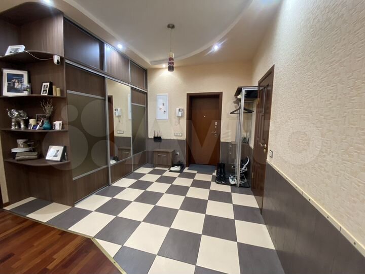 3-к. квартира, 111,7 м², 3/6 эт.