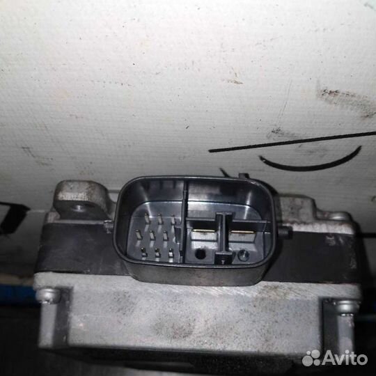 Блок управления рулевой рейкой toyota crown GRS180