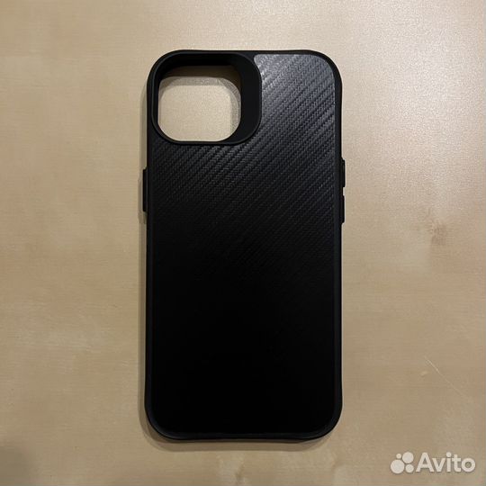 Чехол на iPhone 13 противоударный