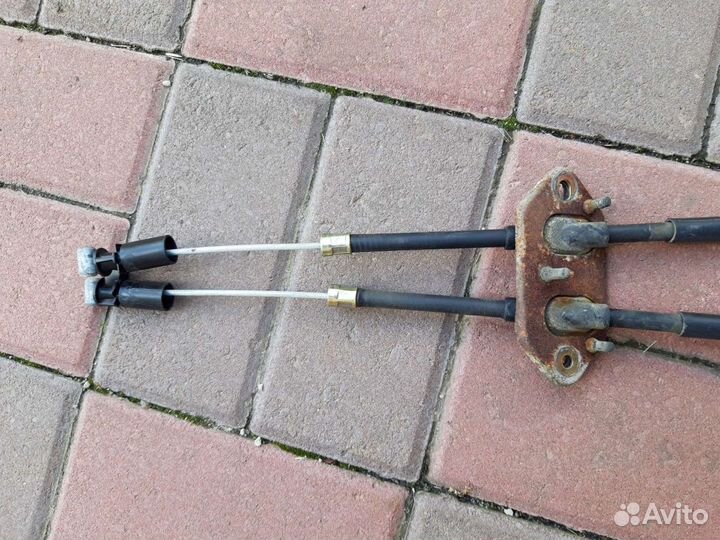 Тросик ручника FAW Besturn B50 2012год