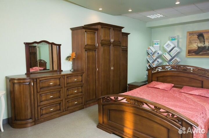 Спальные гарнитуры