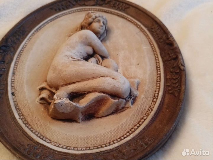 Гипсовая лепнина на стену, найдена при переезде