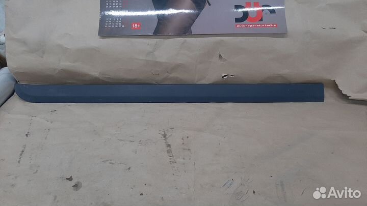 Молдинг передней левой двери нижний Volvo XC90
