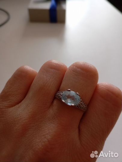 Серебряное кольцо с голубым топазом