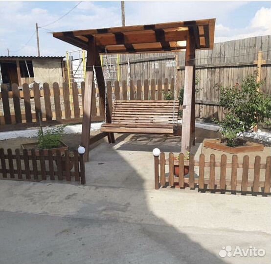 Качели из дерева