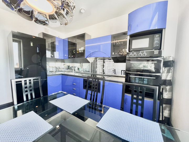 2-к. квартира, 85 м², 8/18 эт.